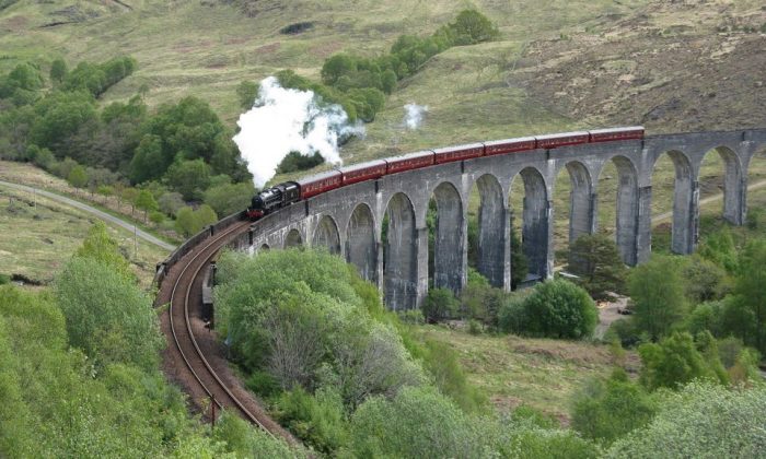 From Edinburgh: Magical Highlands Tour by Steam Train